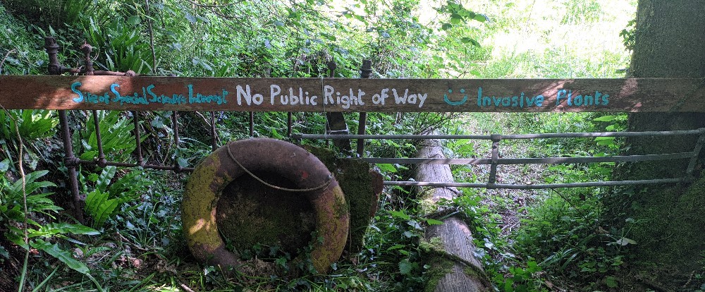 No Pubic Right of Way and SSSI sign